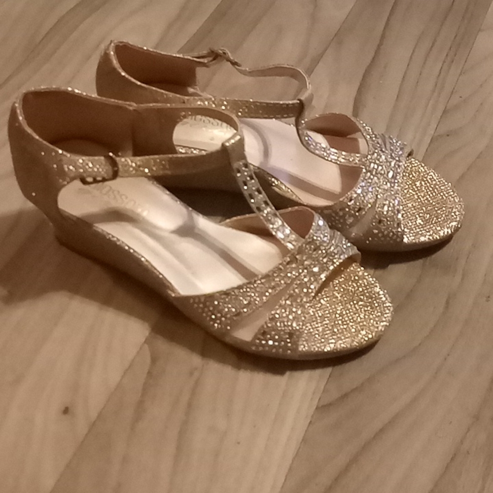 Sandals - Picture 2 of 3